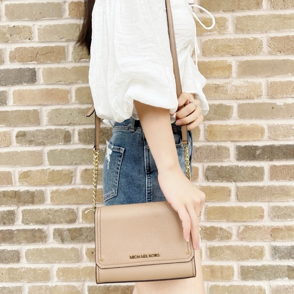 Michael Kors Handbags - Gaby’sBags👜💕- NWT Michael Kors Crossbody🌸